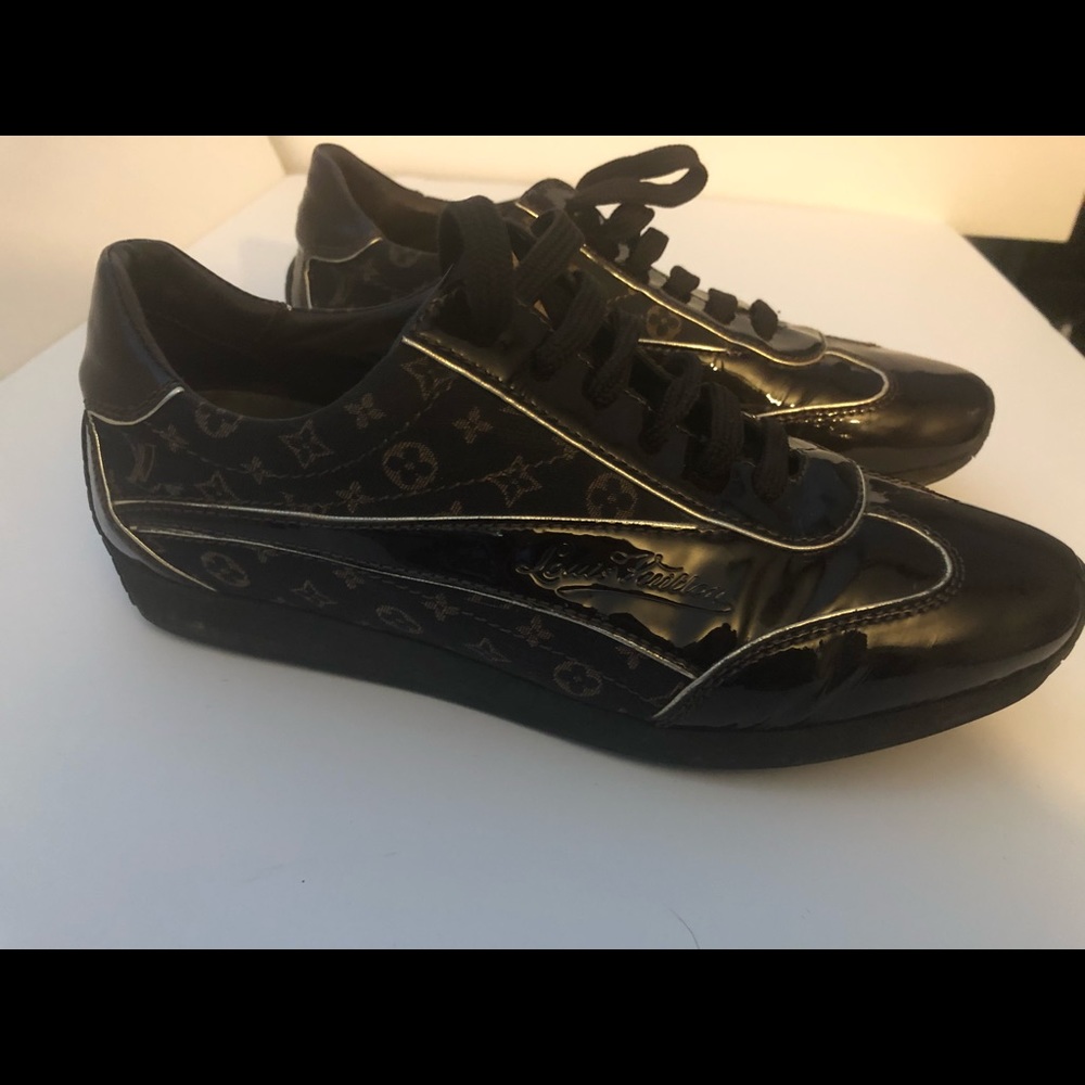 Louis Vuitton Sneakers Size 8